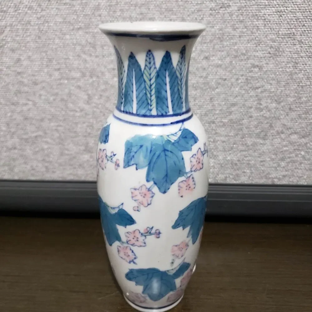 Floral Leaves Blue White Pink Vase 7,5